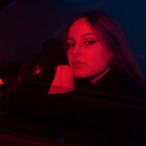 Portrait or other artwork representing [{00cb34c7-3470-4b16-b54d-1b94f1f91234 Artist rouge.jpeg} {06c43743-6bfb-4e06-aadc-f6af8de0cb0a Release ultimatum.jpeg}]