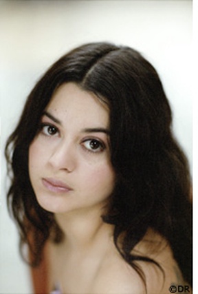 Portrait or other artwork representing [{062772ec-75e7-4aab-87ce-15e231b66869 Artist emilie-simon-2.jpeg} {062772ec-75e7-4aab-87ce-15e231b66869 Artist emilie-simon-3.jpeg} {062772ec-75e7-4aab-87ce-15e231b66869 Artist emilie-simon.jpeg} {6dd3a2d6-aa0f-4567-9349-5eebdd3875be Release vegetal.jpeg}]