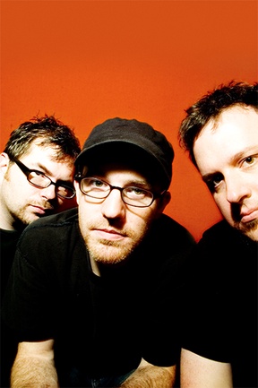 Portrait or other artwork representing [{59fce1f1-baf1-4526-943d-e00d06f5ce72 Artist the-curtain-society.jpeg} {895722f9-cedd-4c8f-a970-7496e182a002 Release kindred-spirits.jpeg}]