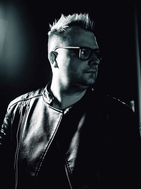 Portrait or other artwork representing [{02c9215d-45fd-43c1-b28e-1b5ba1ec37cd Release various-positions.jpeg} {dc6af108-79a2-441f-90bd-bec95d64d64e Release fossa.jpeg} {e018b727-9ff6-4adb-9102-717d8944b806 Artist silver-walks.jpeg}]