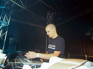 Portrait or other artwork representing [{61f8f1e5-6d5a-4a18-b2a2-388fa2446b25 Release mad-about-the-classics.jpeg} {fe89a1dc-7ace-4501-a12a-b7197e13d20a Artist beethoven.jpeg}]